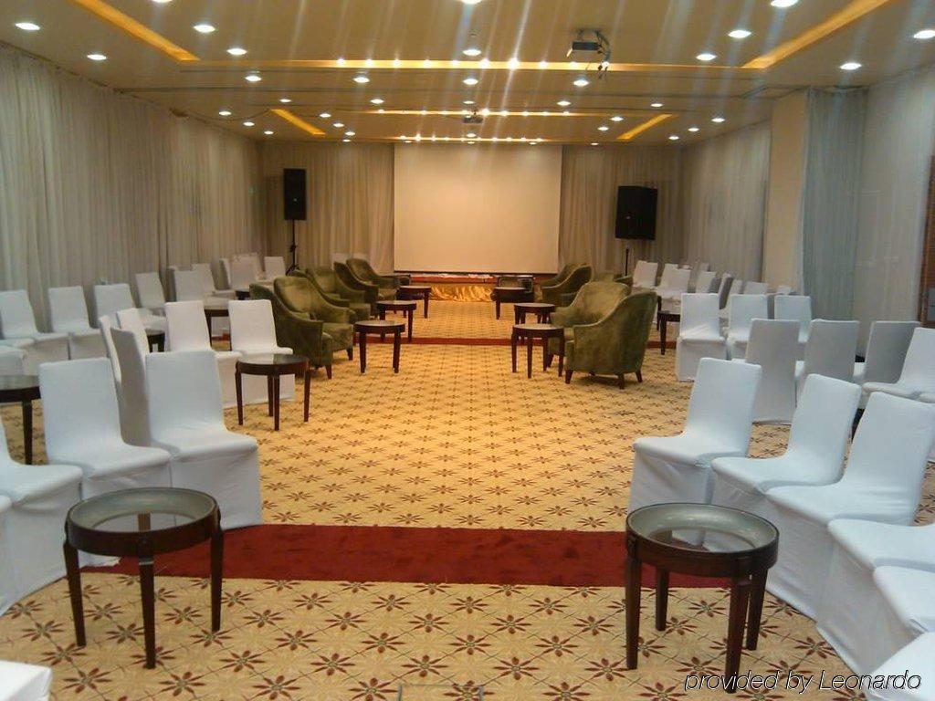 Hilton Garden Inn Riyadh Olaya עסק תמונה